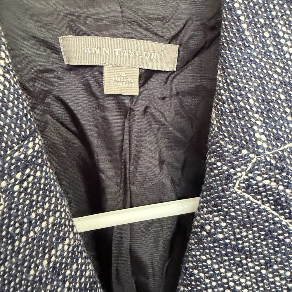 Ann Taylor Navy Tweed Blazer excellent size 2 - Picture 2 of 12